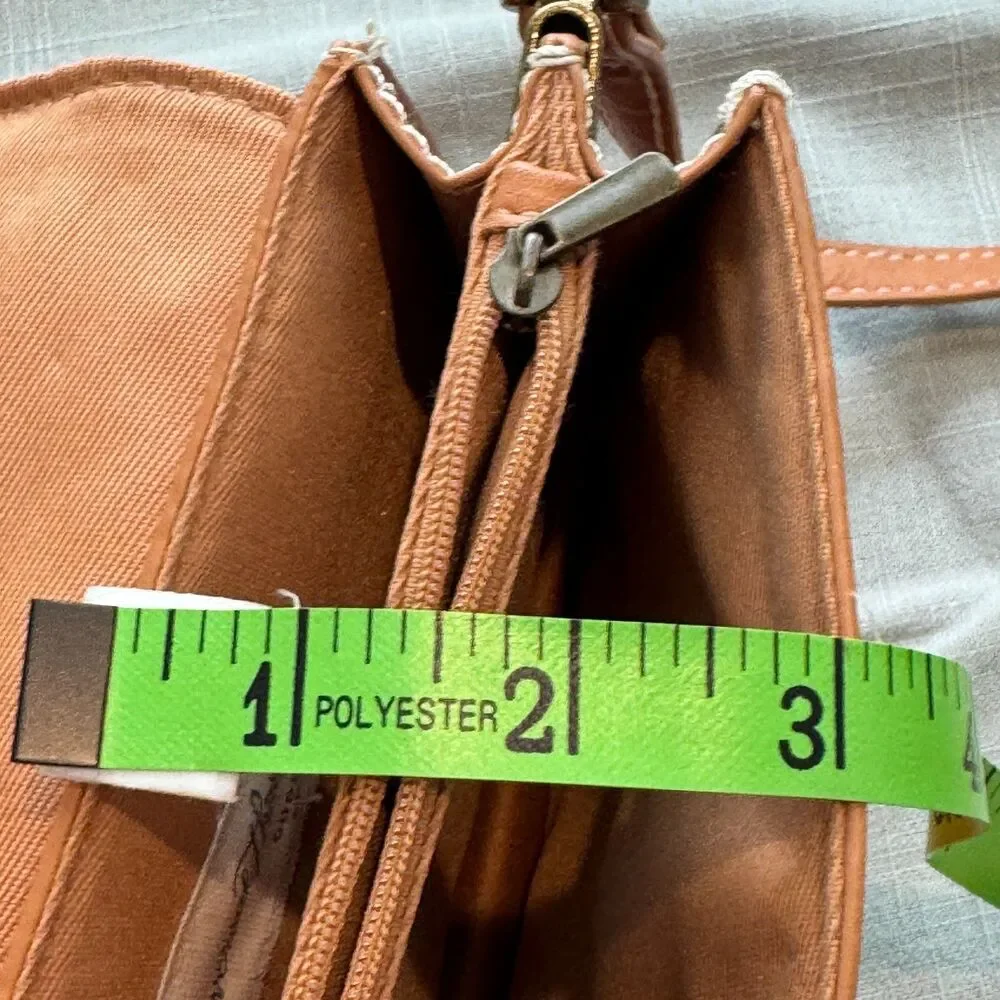 Universal Threads Faux Leather Crossbody Purse – 7.5